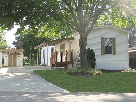 2nd image of 4 Grand Blvd #4