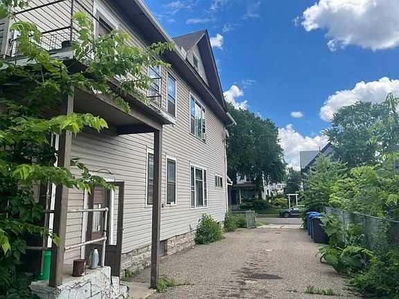 3rd image of 1818 13th Ave S