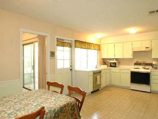 3rd image of 8615 GLEN MONT DR