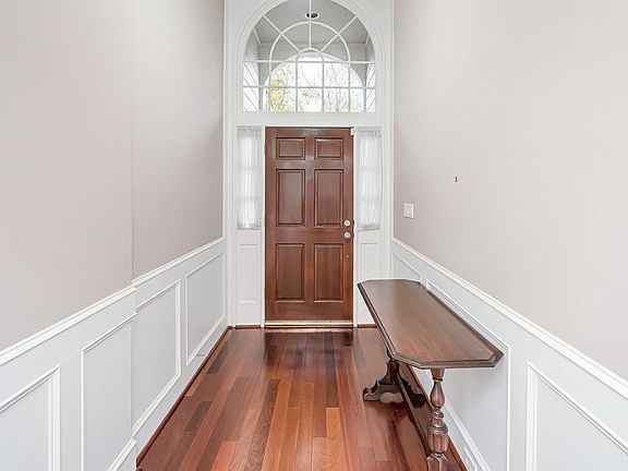 3rd image of 746 Highland Manor Ct