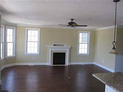 5th image of 836 Park Pl