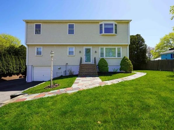 882 Allen St, Dartmouth, MA 02747