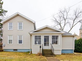 217 Washington St, Woodstock, IL 60098