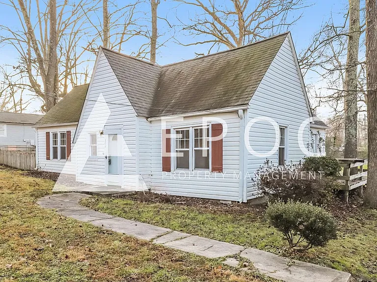 106 Spur Rd — Photo 2