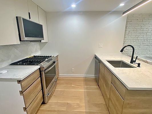 3rd image of 256 Dean St APT 1