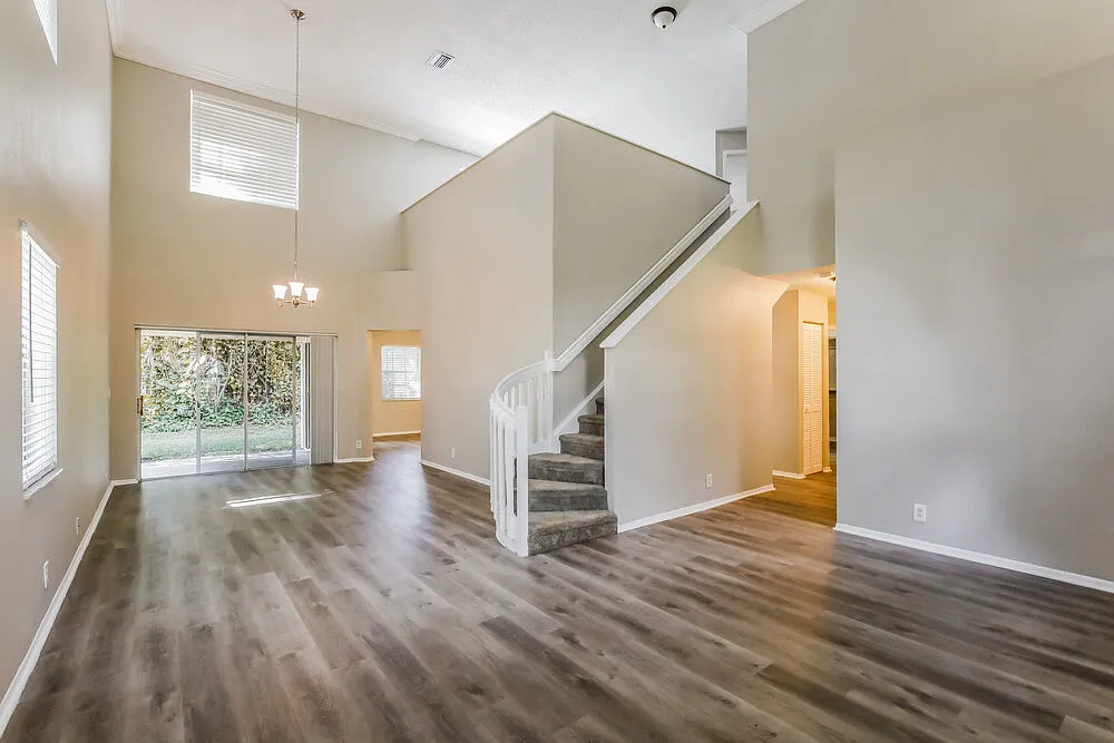 3 bed, 2.5 bath, 2302 sqft, $3,540 — Photo 4
