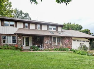 8403 Crown Cir, Willow Springs, IL 60480