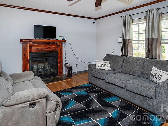 4th image of 2521 Kempsar Ln