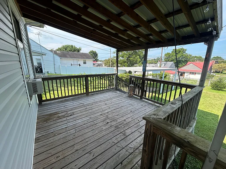 2305 Jefferson Ave — Photo 9