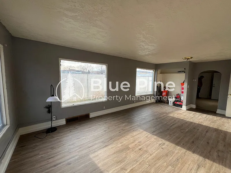 Building Photo - 236 W Young St #1