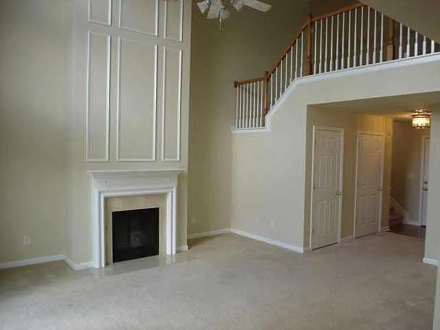 2210 Gateview Ct — Photo 3