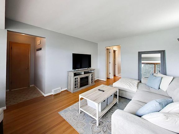 3rd image of 5652 S Parkside Ave