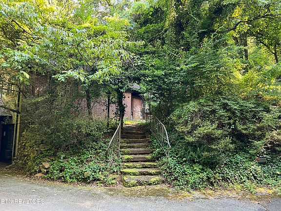 4th image of 2804 Barber Hill Ln