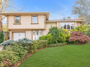 4 Lane Pl, Plainview, NY 11803