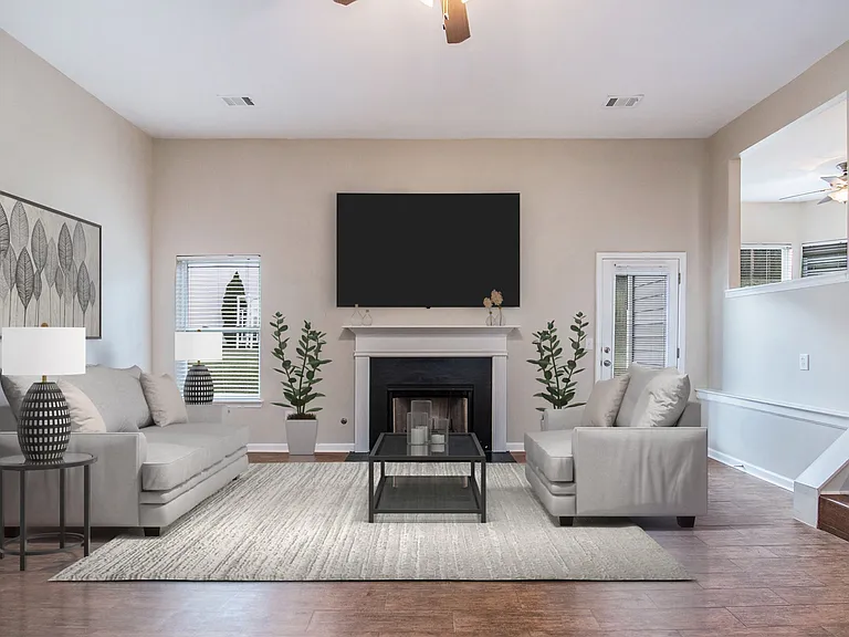 395 Sugarberry Ln — Photo 1