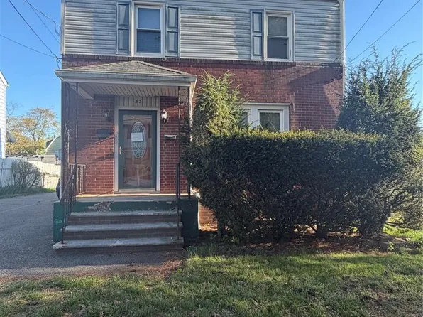 32 Hillside Ave, Bergenfield, NJ 07621