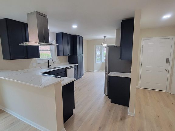 4th image of 108 Exeter Ct
