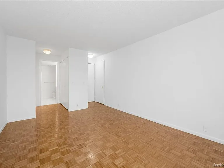 35 N Chatsworth Ave #3V — Photo 11