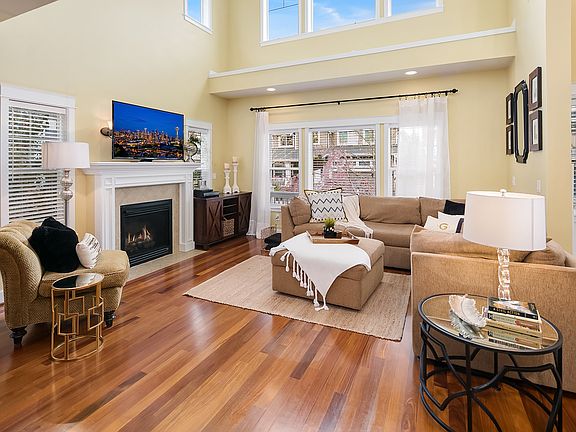 4th image of 2055 NE Newton Ln