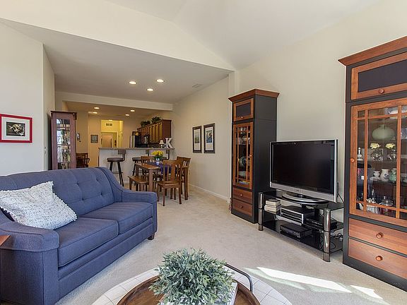 5th image of N69W15402 Macallan Ct