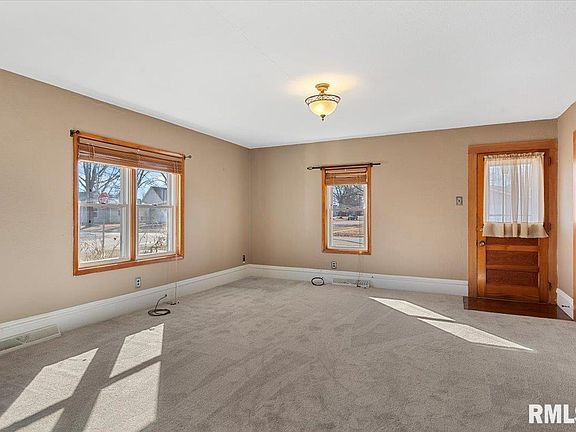 5th image of 152 E Van Buren St