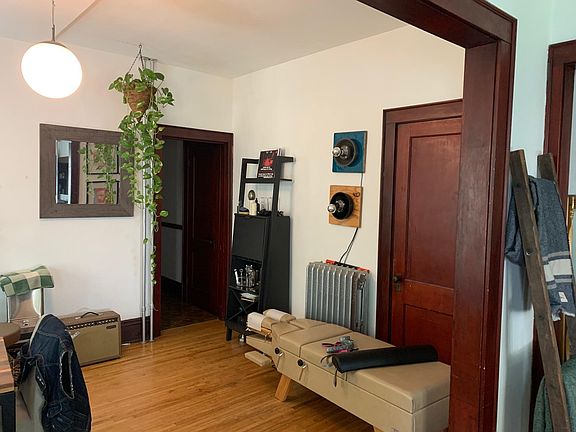 5th image of 2544 Aldrich Ave S #1