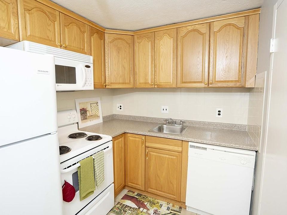 2nd image of 12 Woodland St