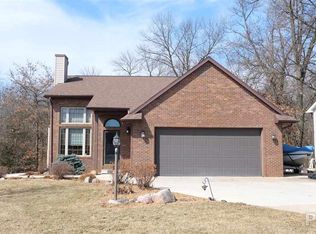 4903 S Lake Camelot Dr, Mapleton, IL 61547