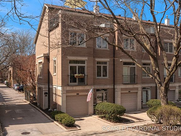 4th image of 2728 N Janssen Ave #A