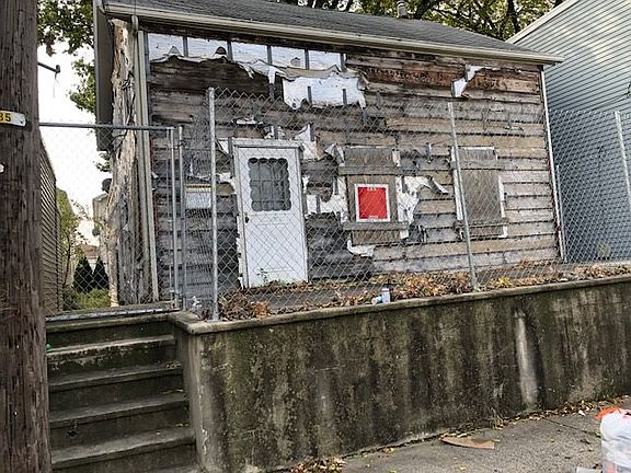 4th image of 285 Lembeck Ave