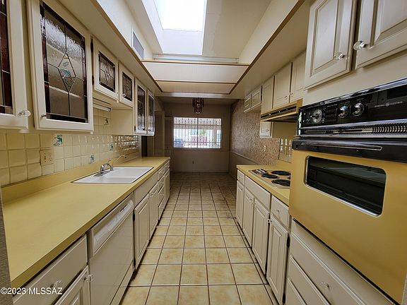 3rd image of 9008 E Palms Park Dr
