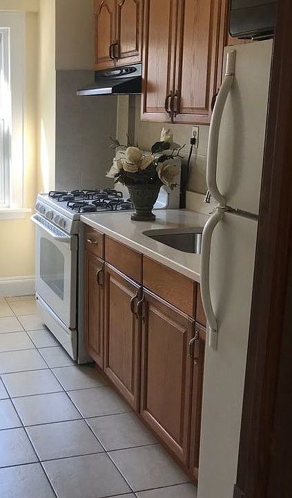 2nd image of 2565 32nd St APT 10