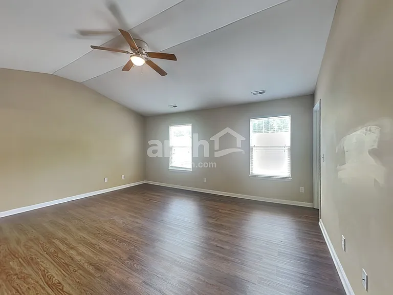 409 Stobhill Ln — Photo 10