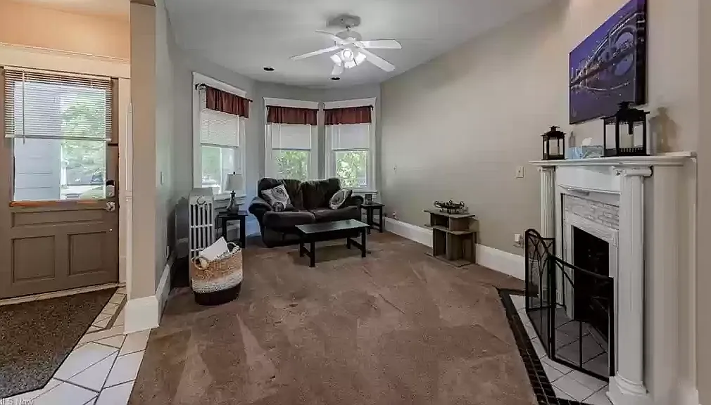 6 bed, 2236 sqft, $595 — Photo 3