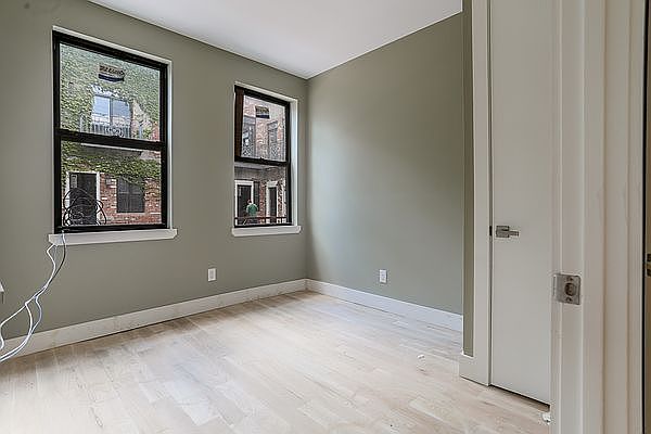 2nd image of 1815 Putnam Ave APT 1