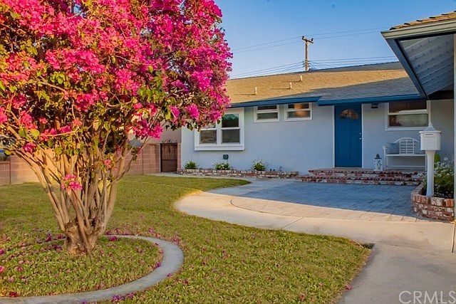 This is lovely home is in the San Tract of Buena Park.