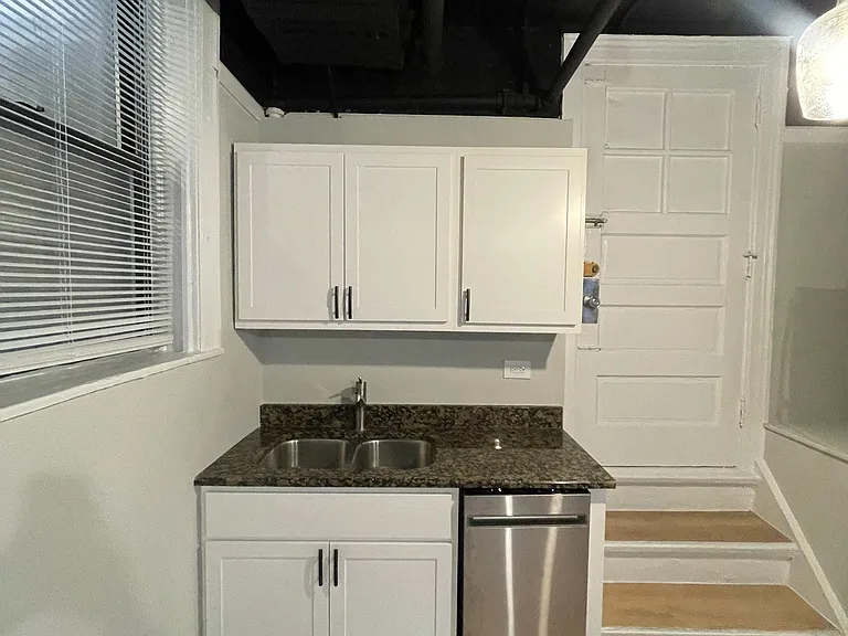 620 W. Addison St. — Photo 5