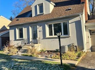 1485 Applewood Rd, Mississauga, ON L5E2M2