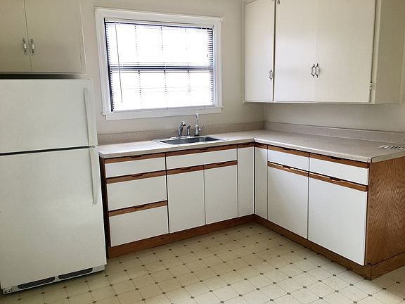 3rd image of 912 Arguello St APT 3