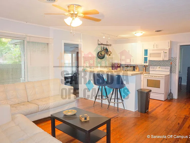 4026 Royal Palm Ave — Photo 10