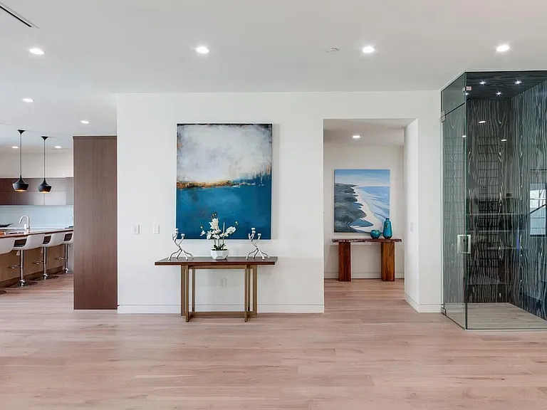 736 N Curson Ave — Photo 16