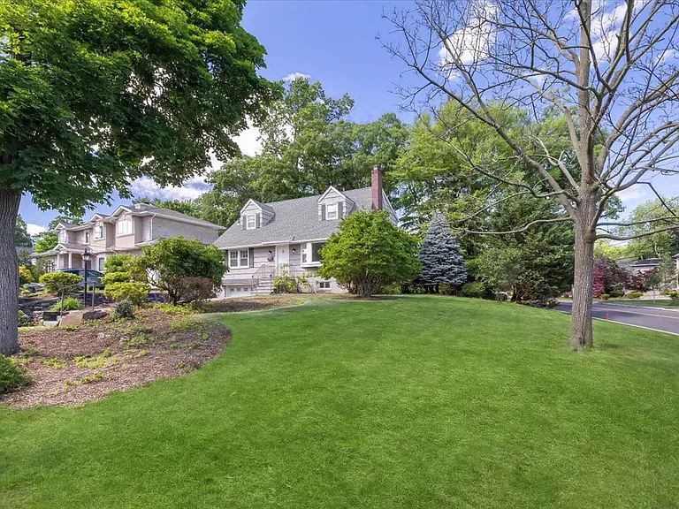 101 Pershing Rd — Photo 2