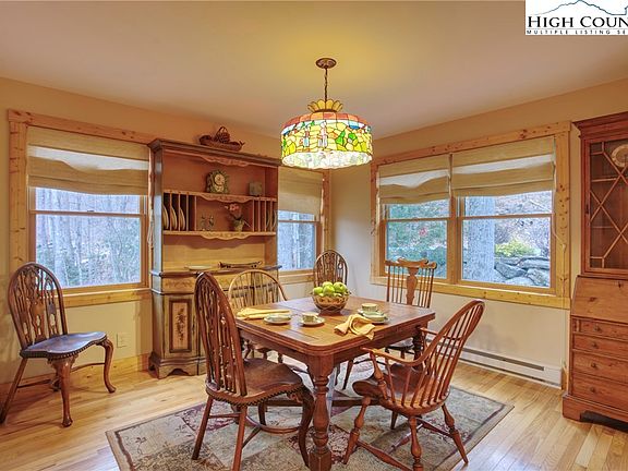 4th image of 167 Rhododendron Drive