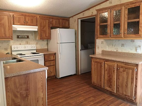 3rd image of 1825 Pleasant Dr