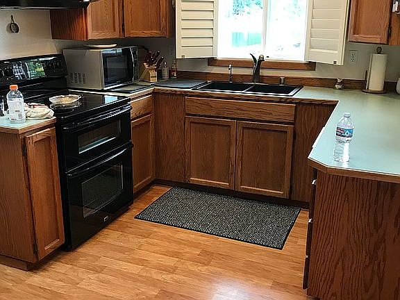 3rd image of 32526 Benbow Dr E