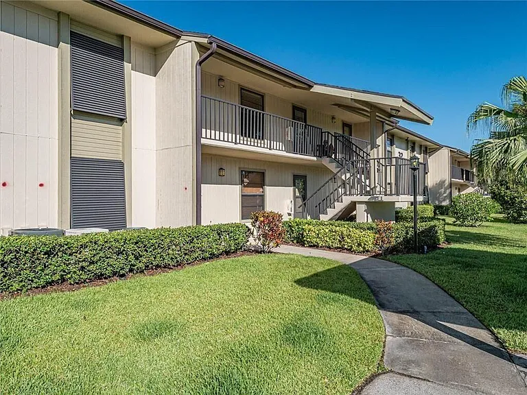 32 Plantation Dr #103 — Photo 27