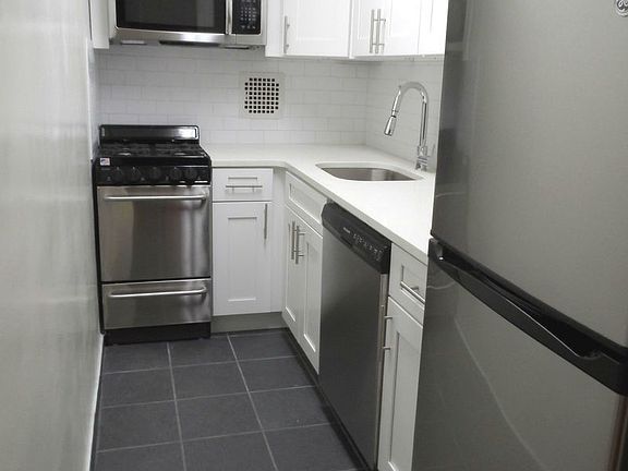 2nd image of 310 W 47th St APT 2D