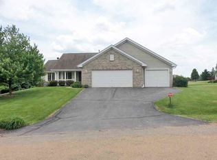 6944 N Summit Dr, Byron, IL 61010