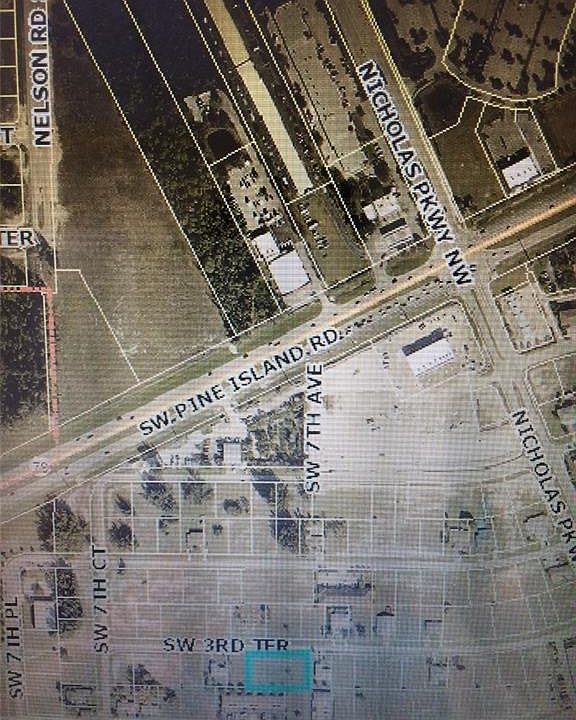 2nd image of 628 SW 3rd Ter