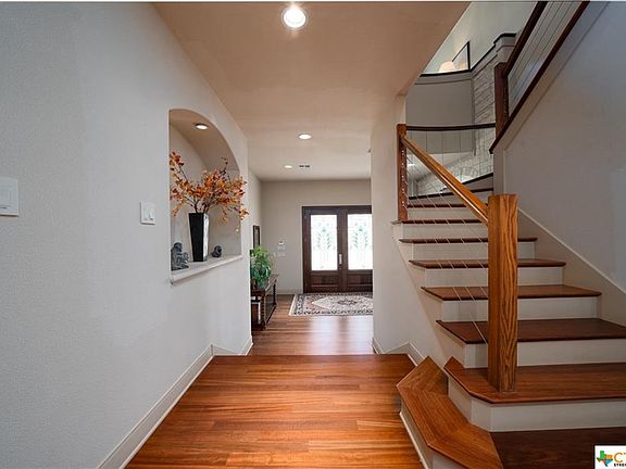 5th image of 3709 White Oak Dr